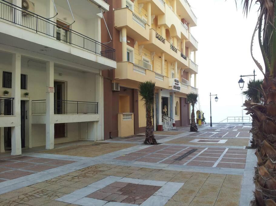 Cozy Seaside Apartment Loutraki Exterior foto